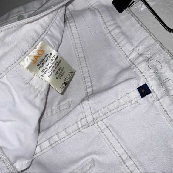 JAG Jeans - white flare jeans with raw hem bottom and button up fly size 6 - Picture 10 of 10